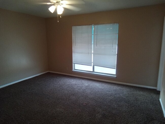 Photo - 102 Edwards Apt 29 St