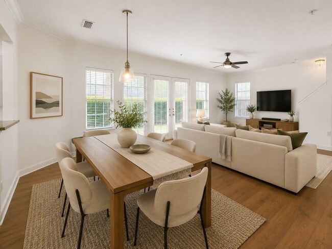 "Spacious 3-Bed Townhouse Retreat in Tampa's Heart - Modern Comforts Await!"