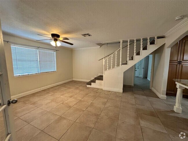 Building Photo - 6905 Palestine St Unit B Rental