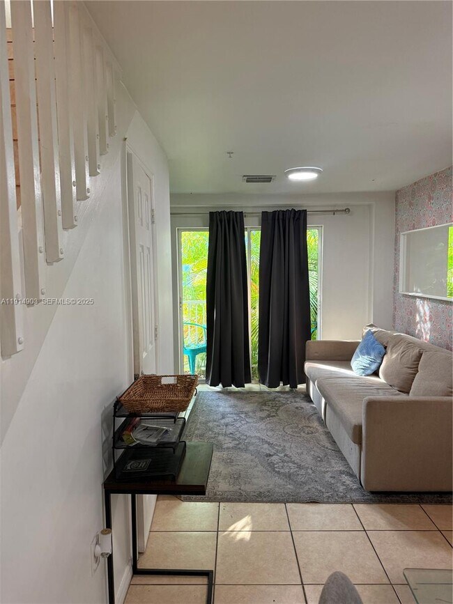 Photo - 821 SW 2nd St Unit 10