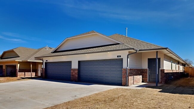 Photo - Luxury 3 Bedroom 2 Bathroom Duplex in Bethany, Ok with lawn care included-**Leasing Special**