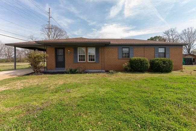 Photo - Hot Listing in Athens – 4 Beds, Granite Co...