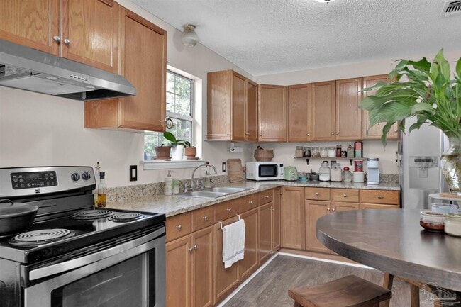 Photo - 304 N E St