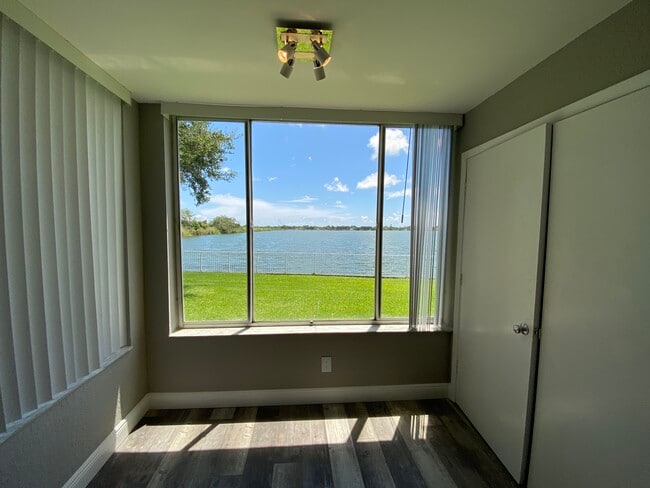 Photo - 2831 N Oakland Forest Dr Unit 101