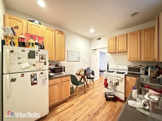 Building Photo - 3455 N Bosworth Ave Unit 1F