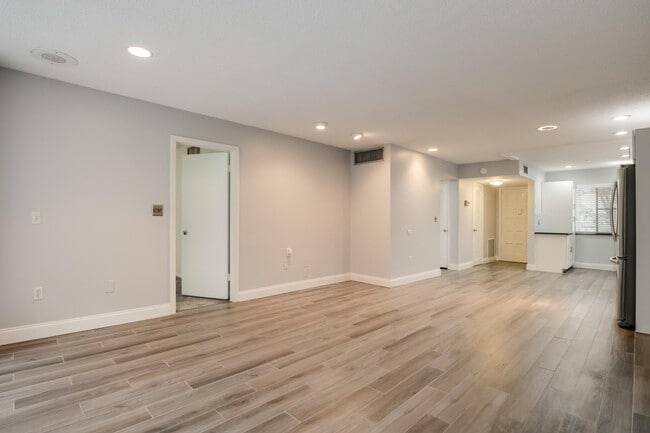 Photo - 4801 Esedra Ct Unidad 201