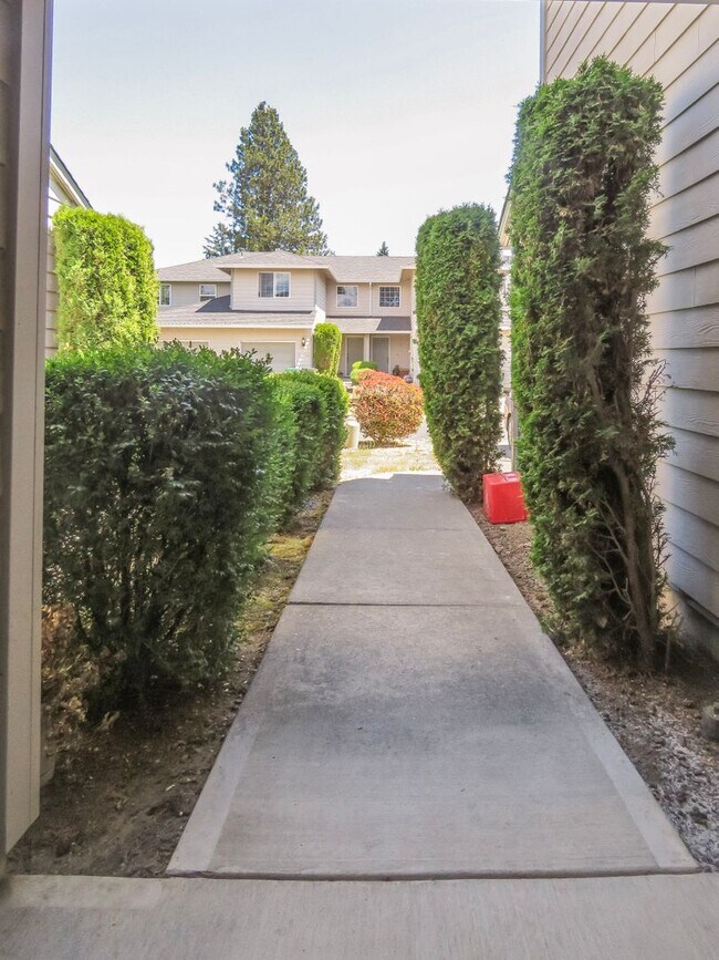 Photo - Updated Interior ! Spacious 2 Bedroom 2.5 Bath Town home close to Intel and Nike
