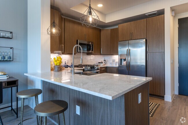 1 BR, 1 BA - 709 SF