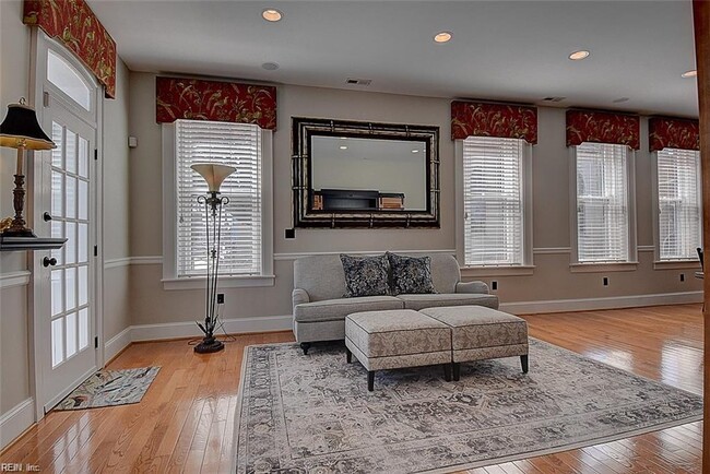 Photo - 448 Dinwiddie St Unit 102