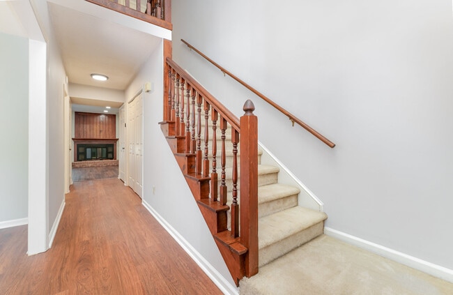 Photo - 1605 Budwood Dr