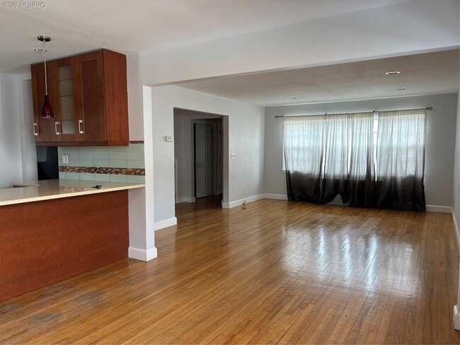 Photo - 570 Church Ave