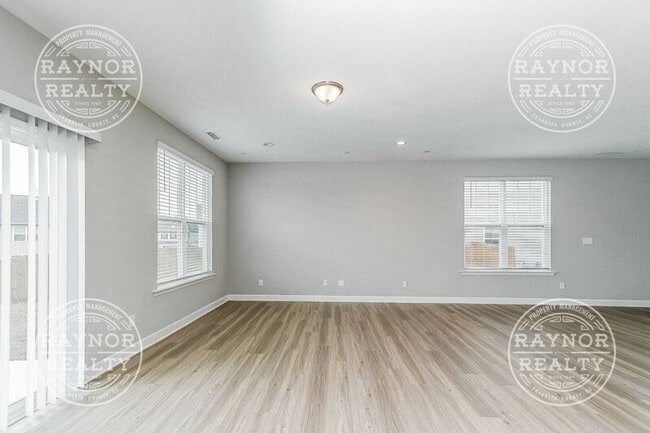 Photo - 545 Hawksbill Dr