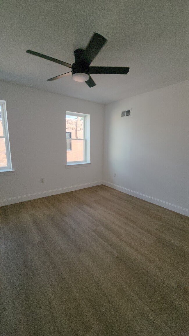 Photo - 3124 Livingston St