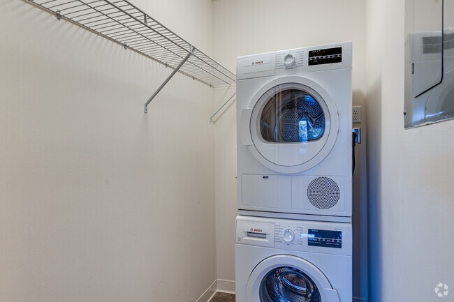 1BR, 1BA - 700SF - Laundry