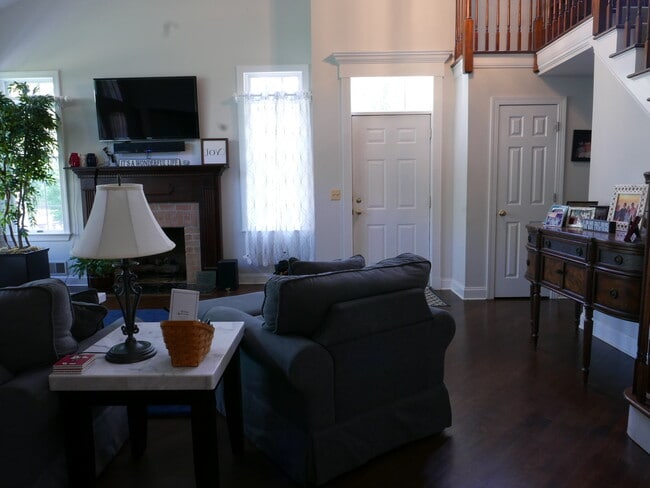 Living room - 8 Meadowbrook Club Way