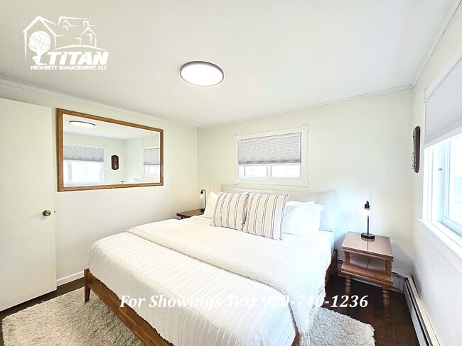 Photo - 2303 Lakeside Pl