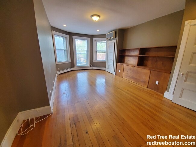 Building Photo - 7 Regent Cir Unit 1 Rental