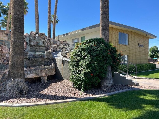 Photo - 6805 E 2nd St Unidad 11