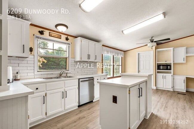 Photo - 6209 Dunwoody Rd