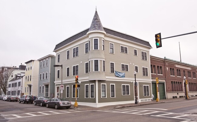 Photo - 195 W 3rd St