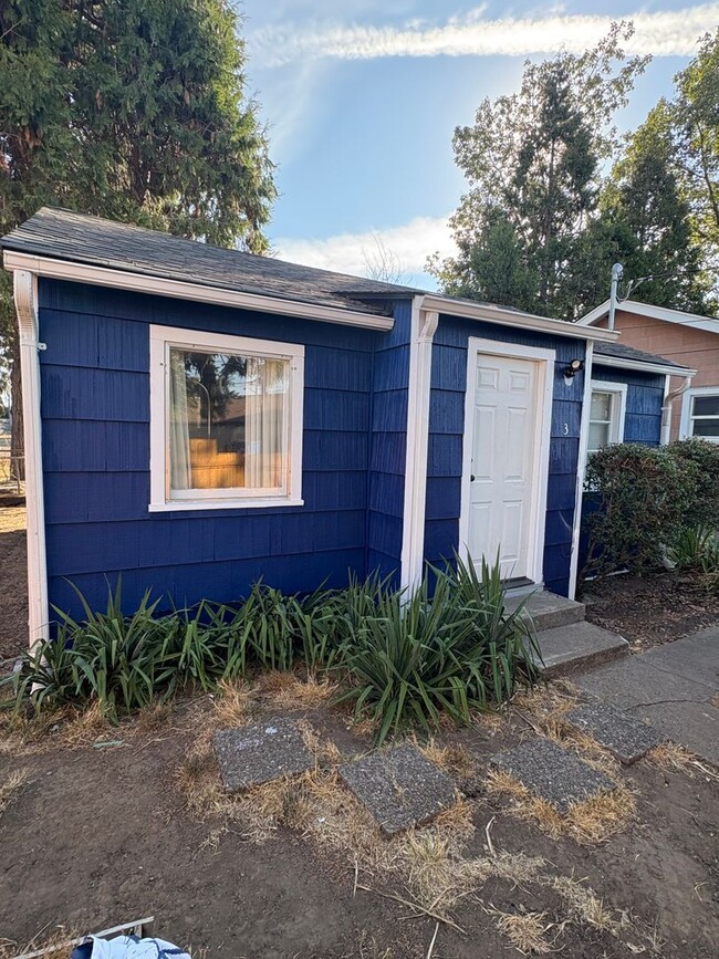 Building Photo - 1293 State Hwy 99 N Unit 3