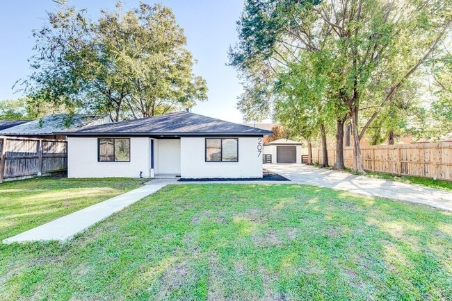 Building Photo - 207 Betral St Rental