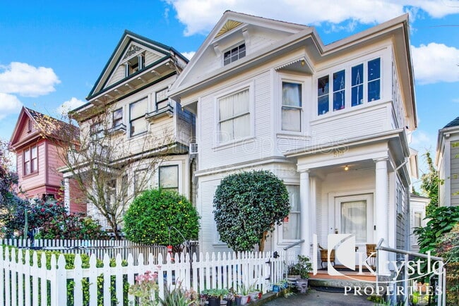 Building Photo - 519 Virginia St Unit B