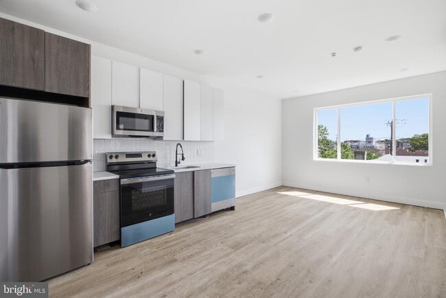 Building Photo - 613 Brooklyn St Unit 8