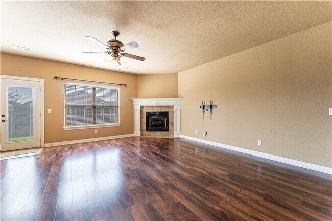 Photo - 126 S Angus Ln