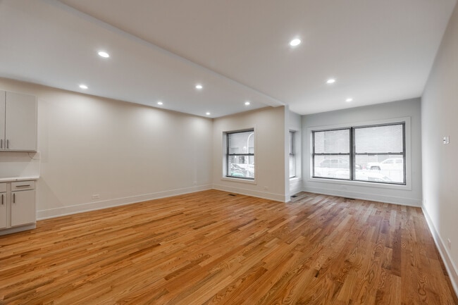 Photo - 652 W Gordon Ter