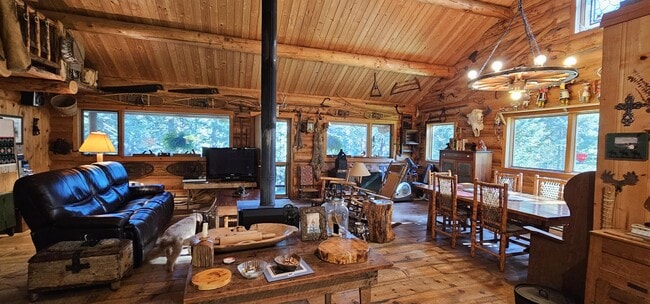 Photo - 6550 Lodgepole Trail