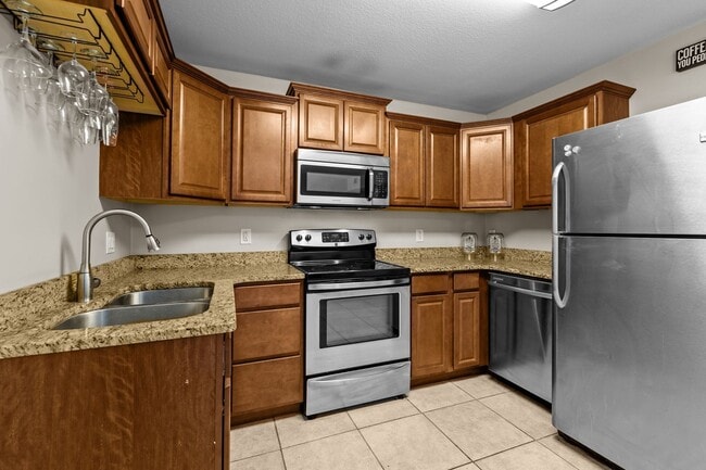 Photo - Bright & Cozy 2-Bedroom Townhouse with Solar Panels – Virginia Beach