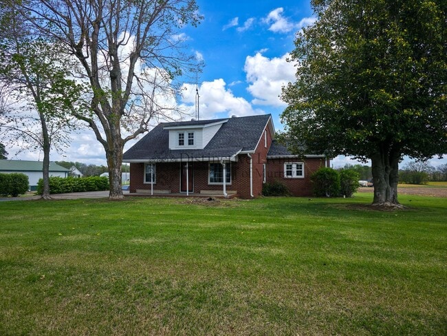 Photo - Attention Front Porch Sittin' Lovers- 2 bed 1 bath house in the country in Hazel