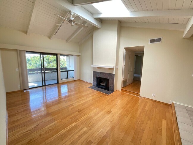 Sea Spray: Upper 2 Bedroom 2 Bath Condo, - Sea Spray: Upper 2 Bedroom 2 Bath Condo,