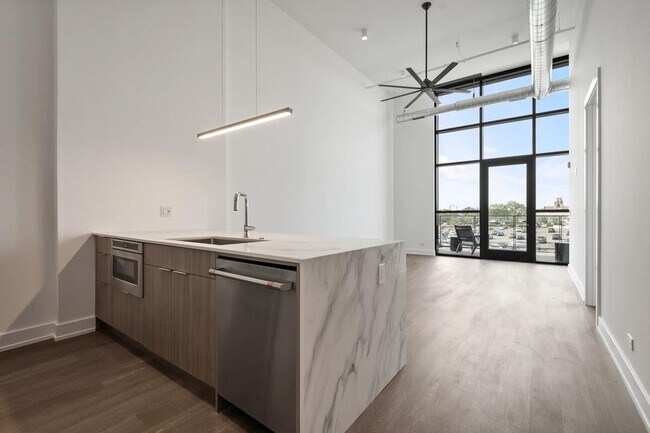 Photo - 728 Waukegan Rd