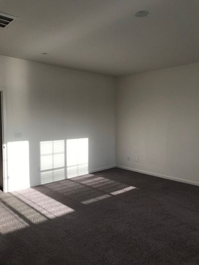 Photo - Beautiful home in Natomas, 3+2.5, 2-story, 2-car tandem garage, close to fwy & shopping
