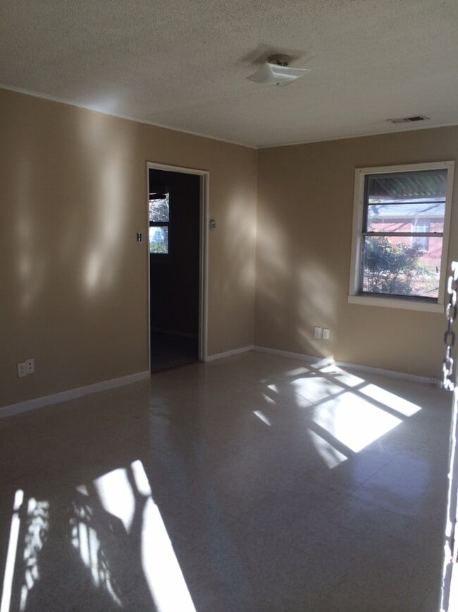 Photo - 2 Bedroom rental in Millington!