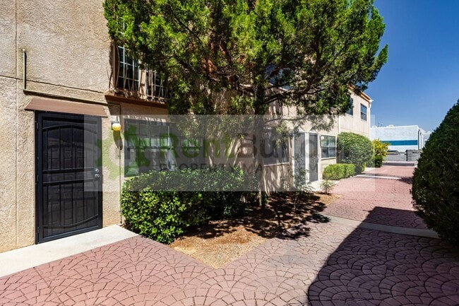 Photo - 6041 Sequoia Rd NW