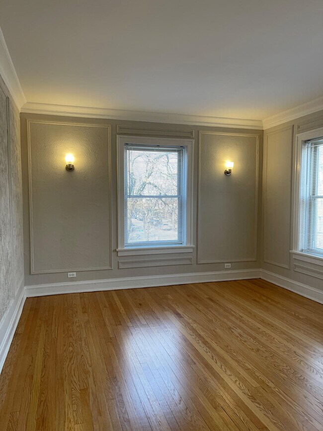 Building Photo - 1637 W Estes Ave Unit ONE BEDROOM - 1A