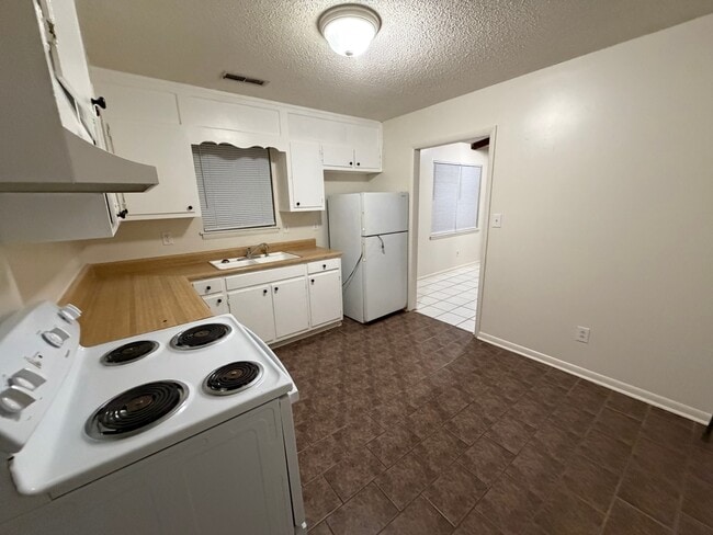 Photo - 22173 Ewell St