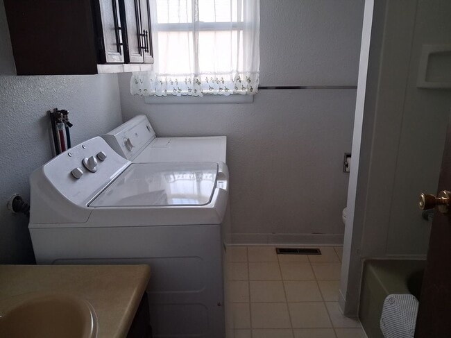 Photo - 912 5th St SW