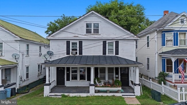 730 W John St