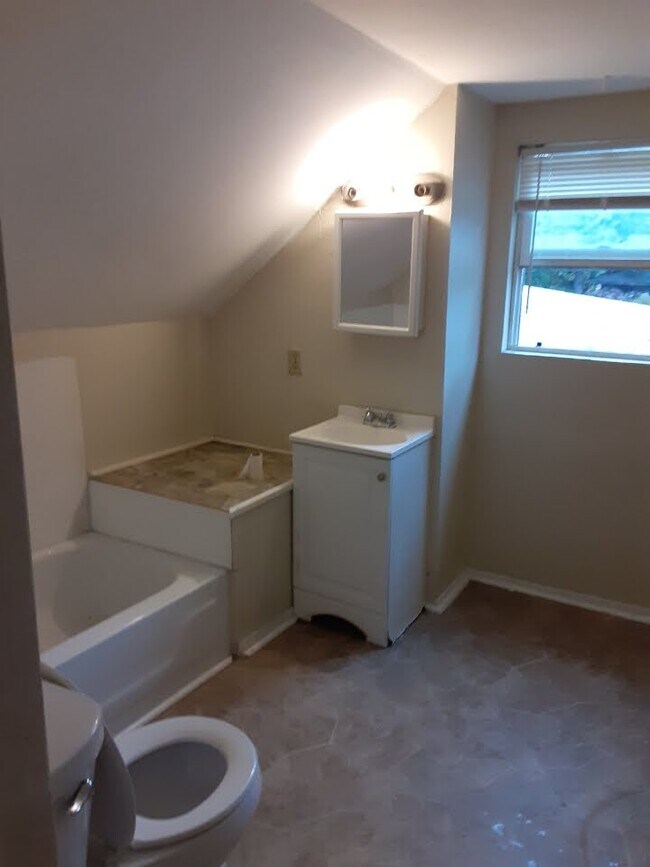 Photo - 3668 Burr St