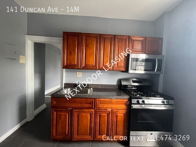 Building Photo - 141 Duncan Ave Unit 14M