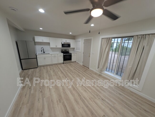 Photo - 443 Trumbull Ave SE