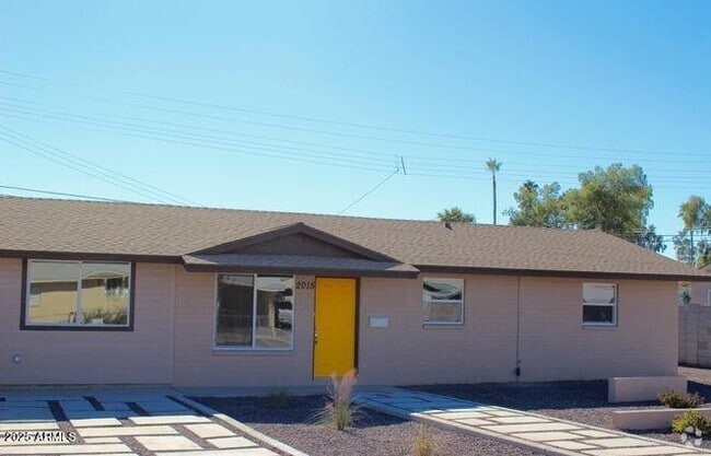 Building Photo - 2015 E 10th St Rental