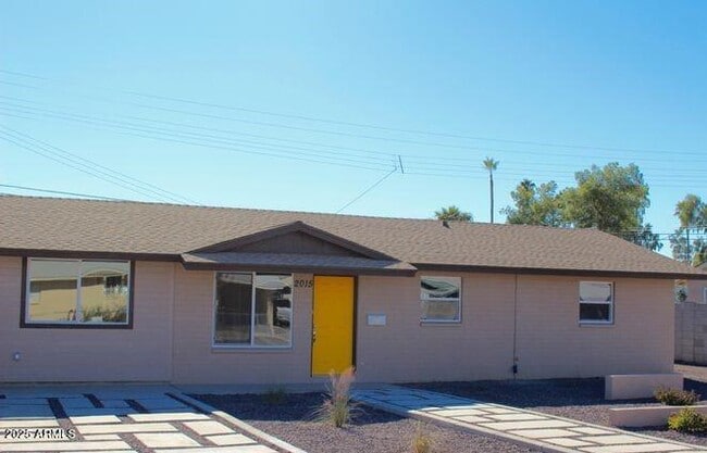 Building Photo - 2015 E 10th St Rental