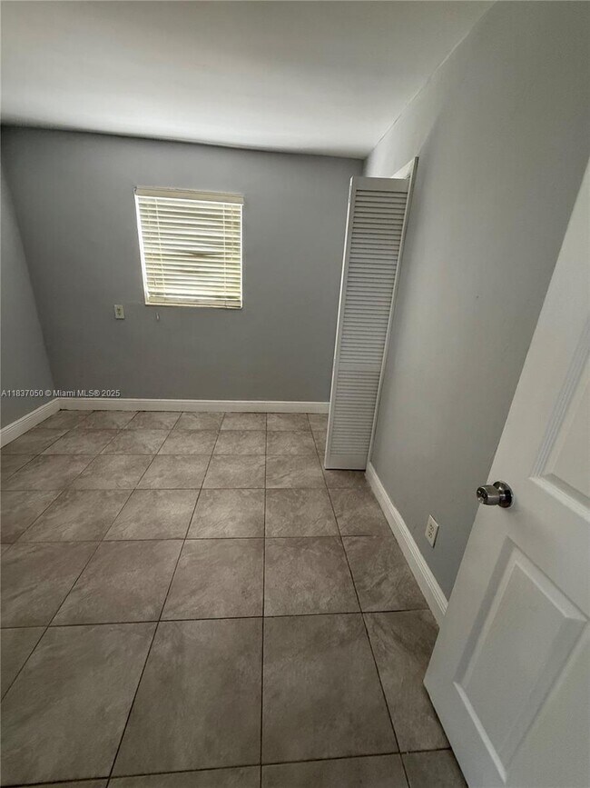 Photo - 4680 SW 33rd Ave Apartamento Unidad 4