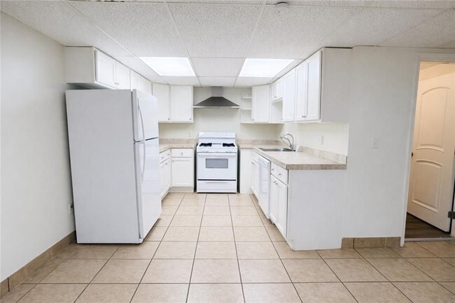 Photo - 220 Sandy Springs Pl NE Unit D