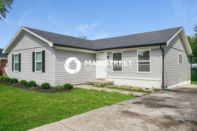 Photo - 3 Bedroom Pet-Friendly Home in LOUISVILLE, KY with Main Street Renewal